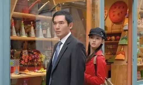 11年后的费云帆和汪紫菱终于不像父女，但张嘉倪这发际线好可怕