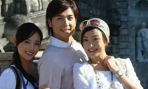 11年后的费云帆和汪紫菱终于不像父女，但张嘉倪这发际线好可怕