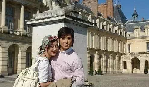 11年后的费云帆和汪紫菱终于不像父女，但张嘉倪这发际线好可怕