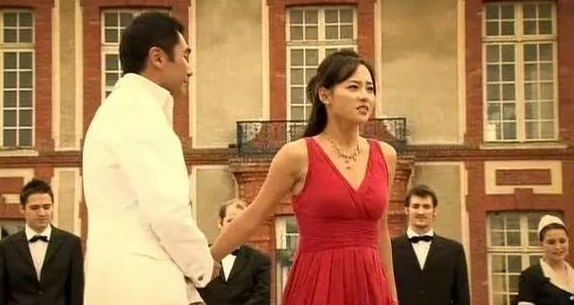 11年后的费云帆和汪紫菱终于不像父女，但张嘉倪这发际线好可怕