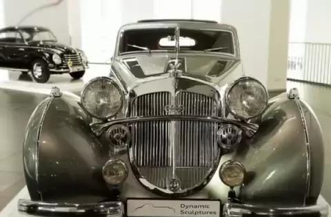 奥迪Coupé博物馆，时光机浏览