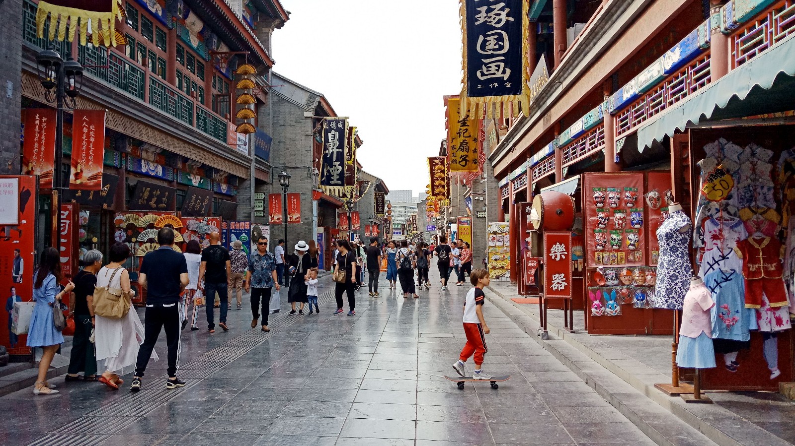 漫步天津古文化街，发现好多店名居然都是一个姓氏