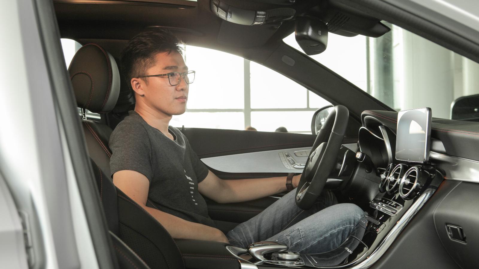 奔驰刹车踏板的秘密！单脚即可完成HOLD激活与解除