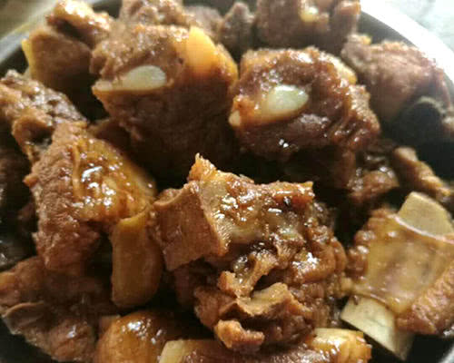 红烧排骨怎么做肉不硬不柴,只要2招就能软糯酥