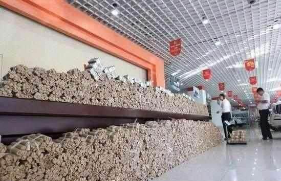 小伙买140万保时捷, 全额付款4s店员不信, 结果