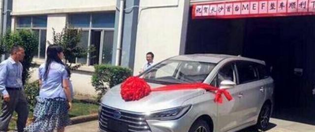 比亚迪宋7座版首台实车, 奥迪设计师果然不凡, 730能笑多久?