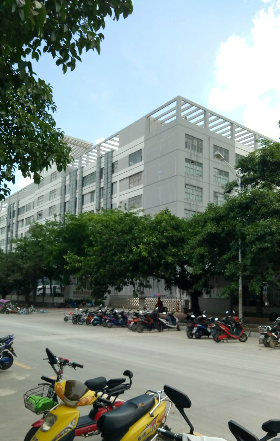 实拍深圳松岗大厂卓翼科技,工资达4500元以上