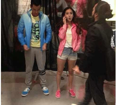 杨颖腿缝太宽了吧, 小腿还有点粗壮! 网友: 精修