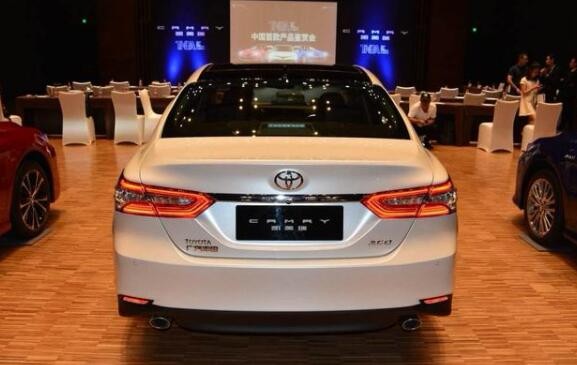 八代凯美瑞2.0豪华和阿特兹2.5尊崇怎么选呢?