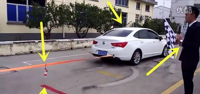 雪铁龙C4L VS 别克威朗拔河比赛，结果这款车输的颜面扫地！