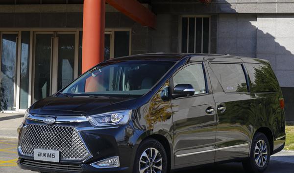 接地气的国产高端MPV, 仅售25万元, 你会买吗?