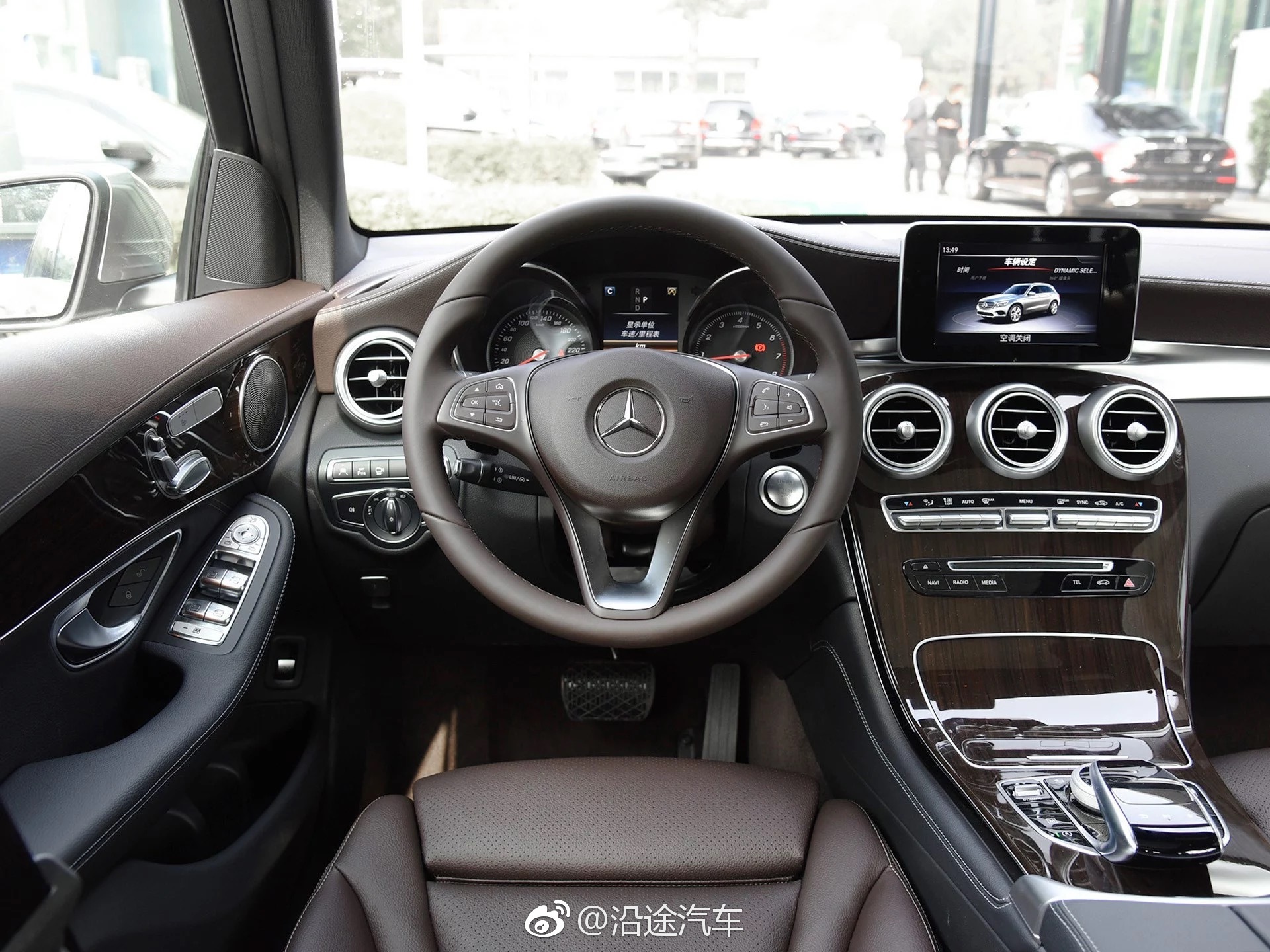 glc300l奔驰图片内饰,奔驰e300l图片内饰 娱乐生活 汽车生活 由网友 常谈人车生活 提供的答案: 奔驰glc300l