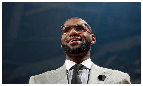 NBA季后赛3分球命中数排名:科比第7,詹姆斯第