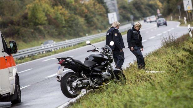 高速入口禁止摩托车通行, 为什么还是有很多摩