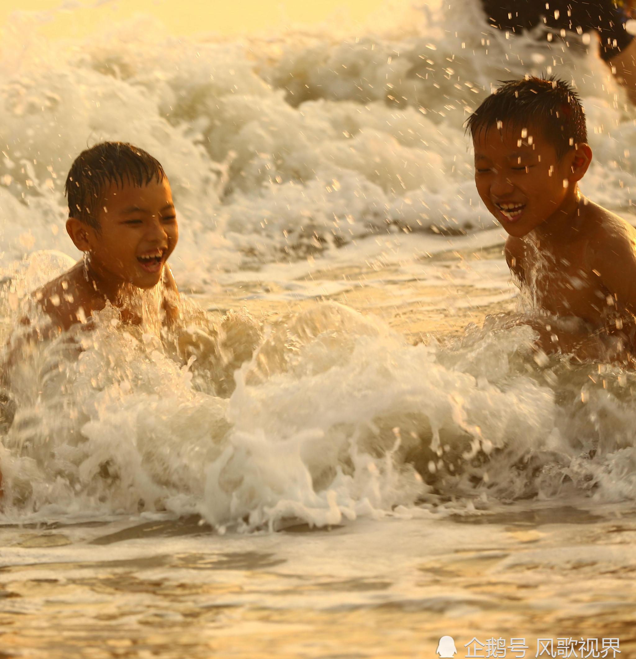 【村童戏水摄影图片】乡村纪实摄影_太平洋电脑网摄影部落