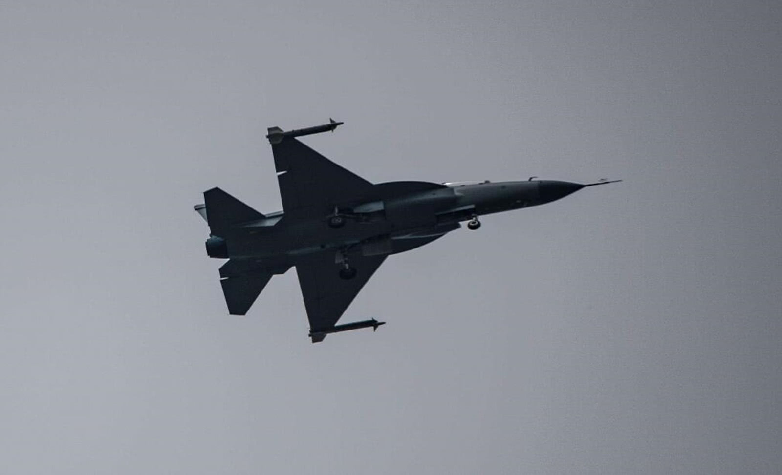 枭龙战机真的是歼七的改进型吗?事情恐怕没那