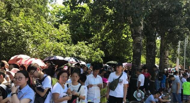 不是景点胜过景点, 参观清华大学最容易也许就