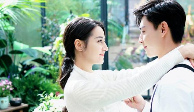 邓伦新剧即将上映,迪丽热巴出演女二,看到女主