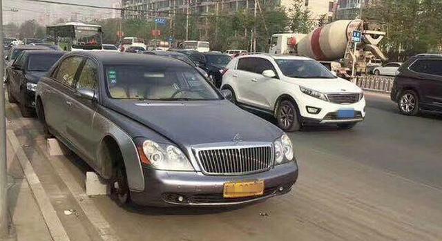 1300万迈巴赫, 停路边一夜车没丢, 但是却损失百万