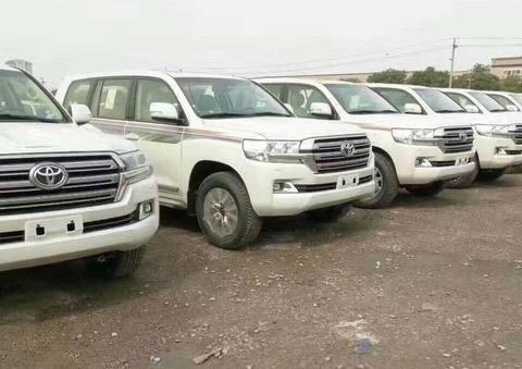 0402平行进口中东版丰田兰德酷路泽4600/5700港口行情及选购