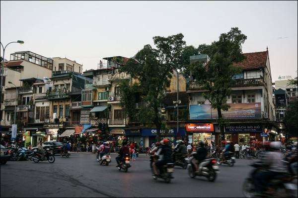 很多越南女人喜欢来中国做生意,就在云南河口