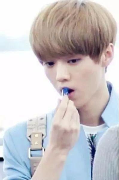 男星也爱涂口红,罗志祥技法娴熟,鹿晗确定不是