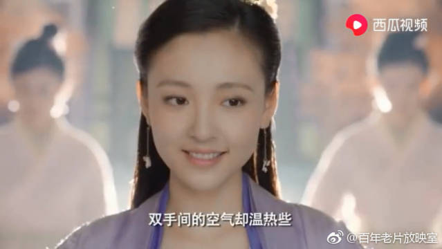 女人穿内衣和男人视频_美女只穿内衣(2)