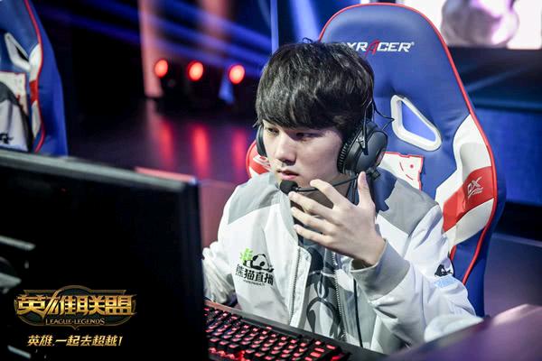 RNG对决IG:uzi和jackeylove顶级射手巅峰之战