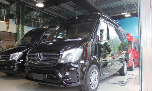 全进口奔驰斯宾特商务房车 顶级龙椅版配饰