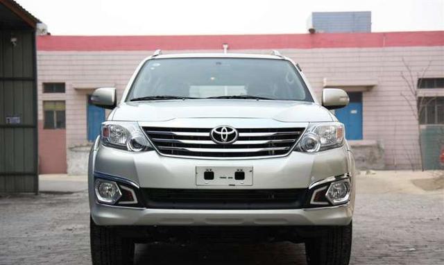 26万提丰田进口硬汉七座! 配2.7L四驱动力, 比普拉多还要霸气