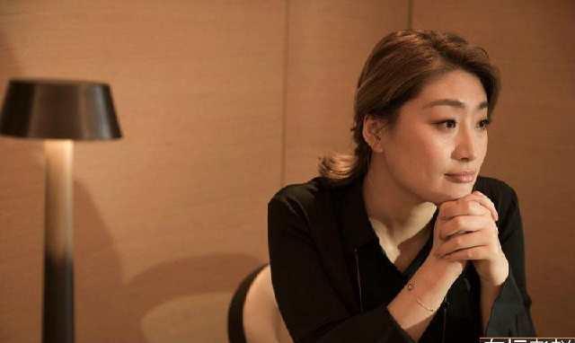 中国第一女名媛，身价千亿却不开豪车，捐款上亿令马云王思聪脸红