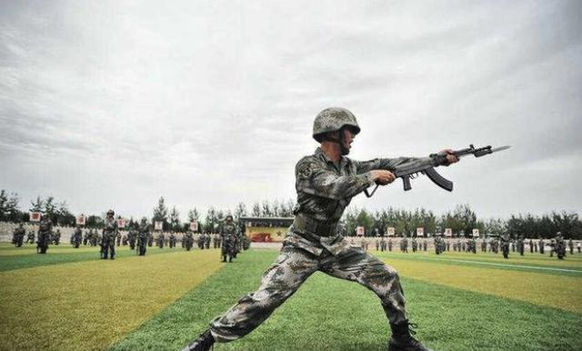 大专生想去当兵,去哪个兵种好考军校?很多人都