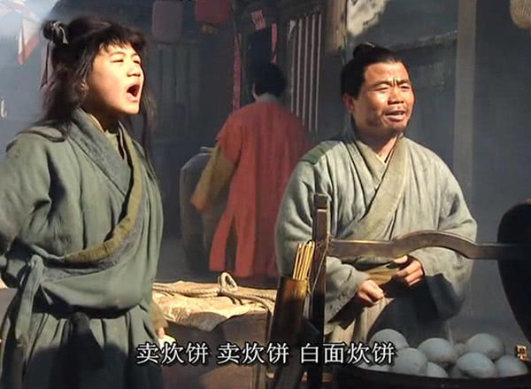 身高1米4却是武术冠军,演武大郎爆红,戏外仍和“潘金莲”牵手