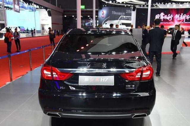 25万买迈腾不如买它！国民第一豪车，车门一开，瞬间秒杀全场！