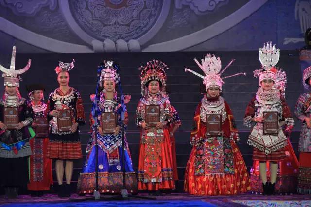 银子还值不值钱?为什么苗族人从头戴到脚,有那