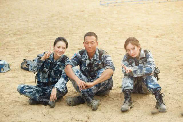 王威与杨幂、佟丽娅、黄子韬互关微博,王威会