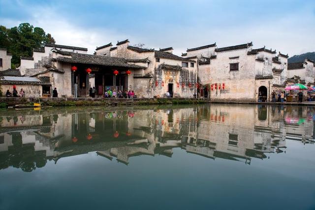 素有"中国画里乡村"之称的如诗如画的徽州人家