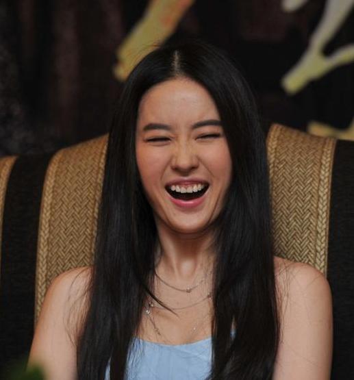 明星身体缺陷:吴京手指少一截,刘诗诗有小耳朵