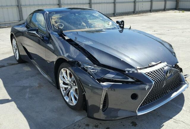 雷克萨斯LC500跑车首撞，直接贬值近百万，国内土豪还在等车