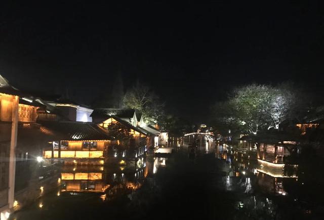 长安睿驰CC来了，美女编辑只顾着拍乌镇美景，新车去哪啦