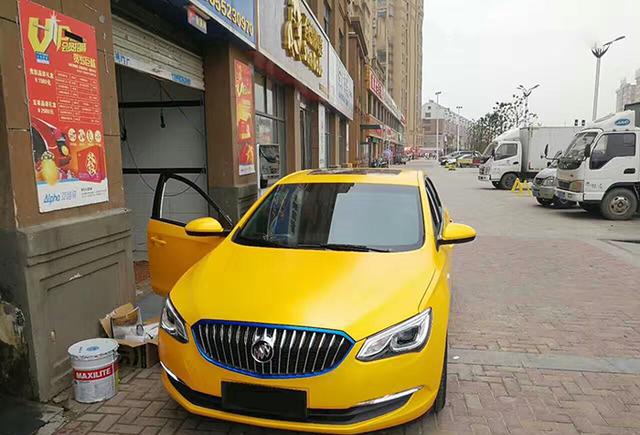 别克英朗电光金属黄车身改色贴膜效果图 变身小蜜蜂