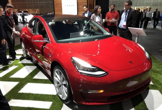 特斯拉入门级轿车 Model3亮相洛杉矶车展