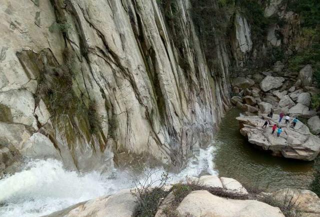 河南驻马店泌阳县黄山口乡一一老龙谭