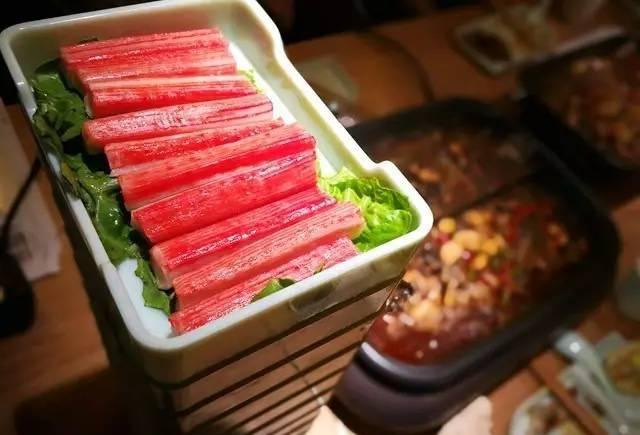 这家烤鱼店de萌熊是太原网红唉?它霸占各路美