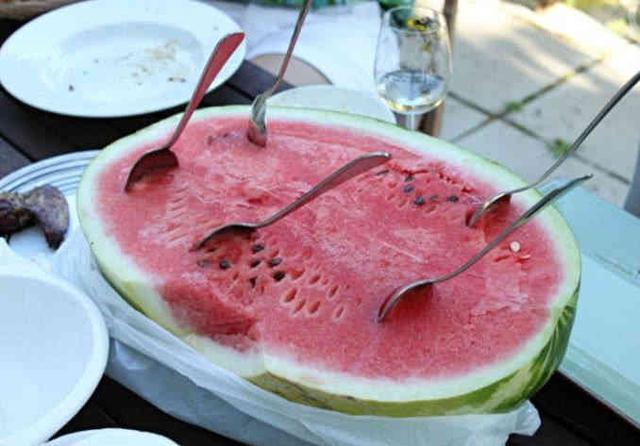 日韩为什么羡慕中国人可以大口吃西瓜?网友:想