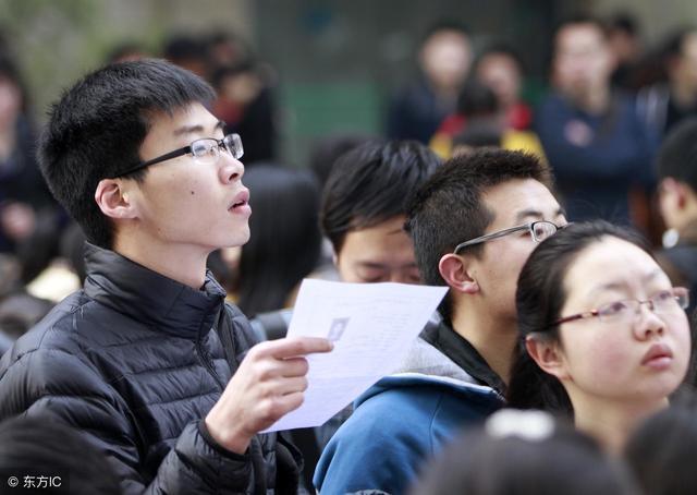 大学教师与公务员之间, 我选择了大学教师