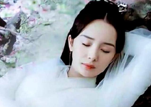 古装剧中的睡美人,若能选一个吻醒,网友:看到杨颖真下