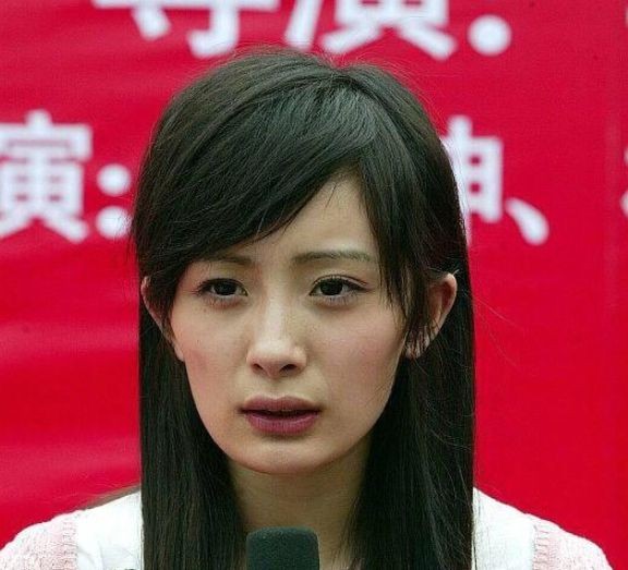 女星早年照片合集,高圆圆带牙套,杨紫甜美,谁的