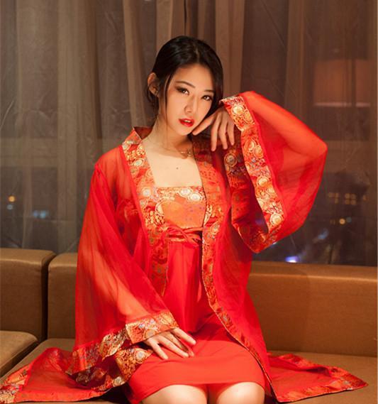 大红的古典睡衣睡袍, 离开古典美女的大长腿也很美很时尚
