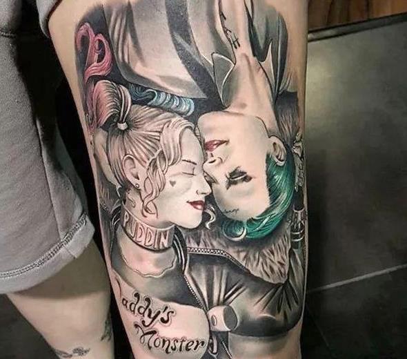 小丑女做纹身, 还是很酷的